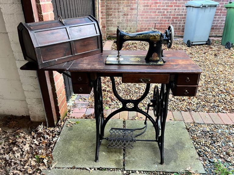 Antique Singer Sewing machine No.15 with table