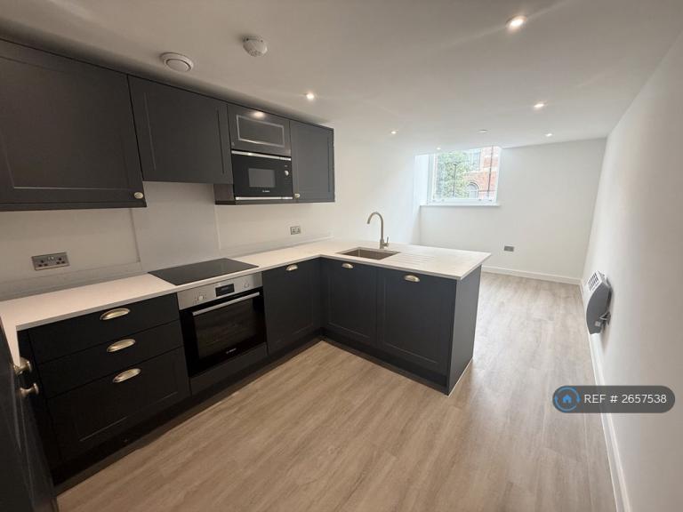 2 bedroom flat in Great George Street, Leeds, LS1 (2 bed) (#2657538)