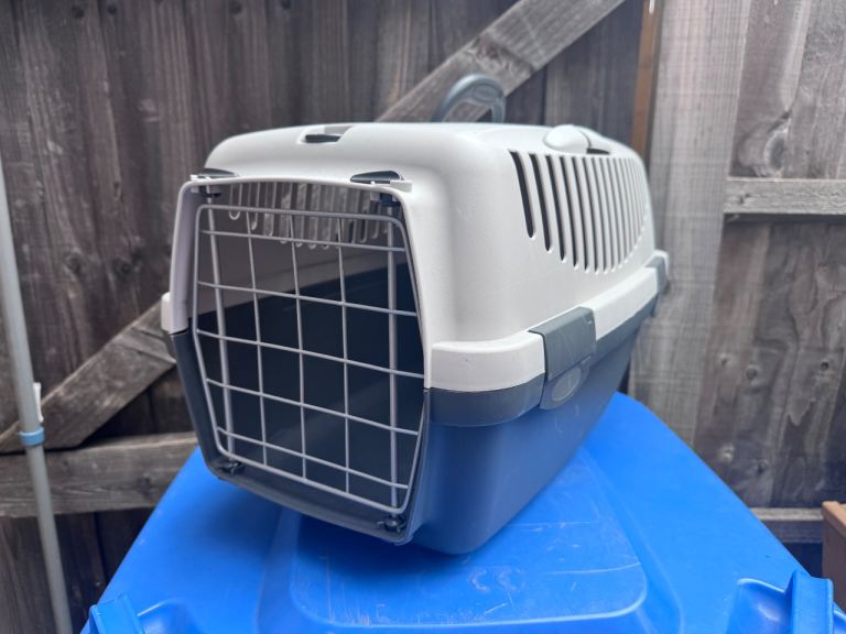Pet carrier 