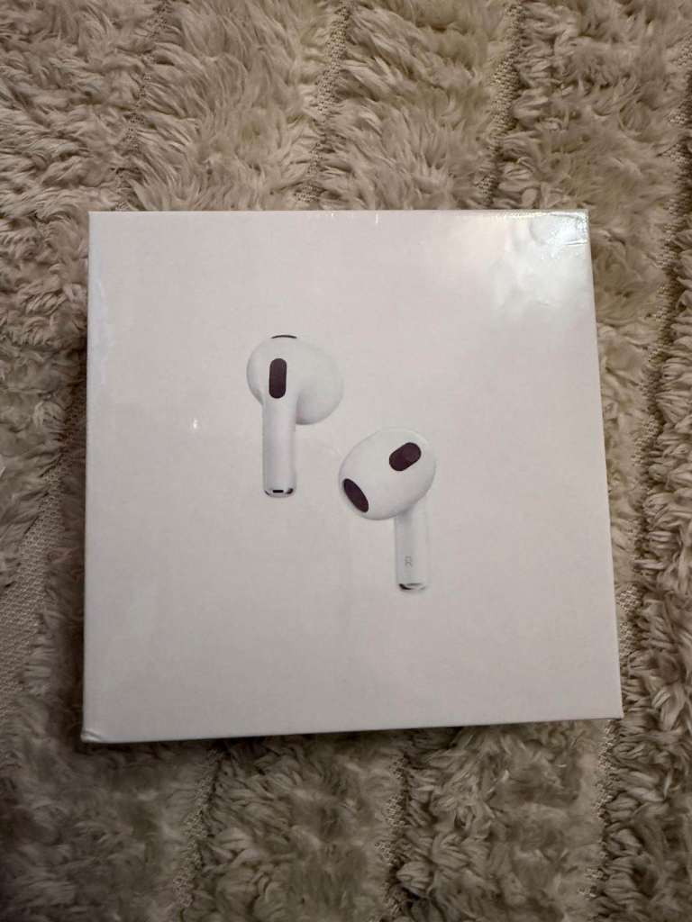 NEW Apple AirPods with MagSafe Charging Case