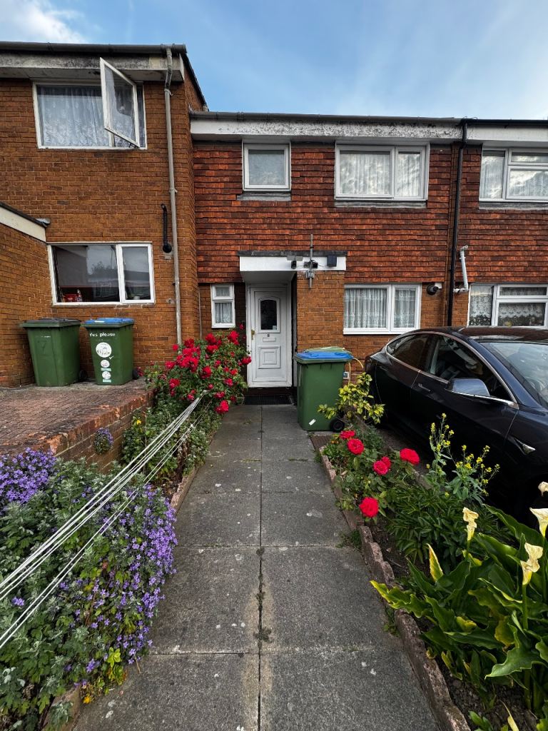 Spacious 3 Bedroom Family Home To Rent | SE18 1JZ | Approx. 90% Furnished