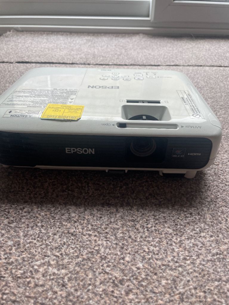 Epson Multimedia Projector - plus screen 