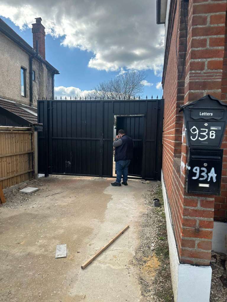 Ground Floor One Bedroom Flat Ready To Move On Romford Road, Chigwell (IG7 4QX)