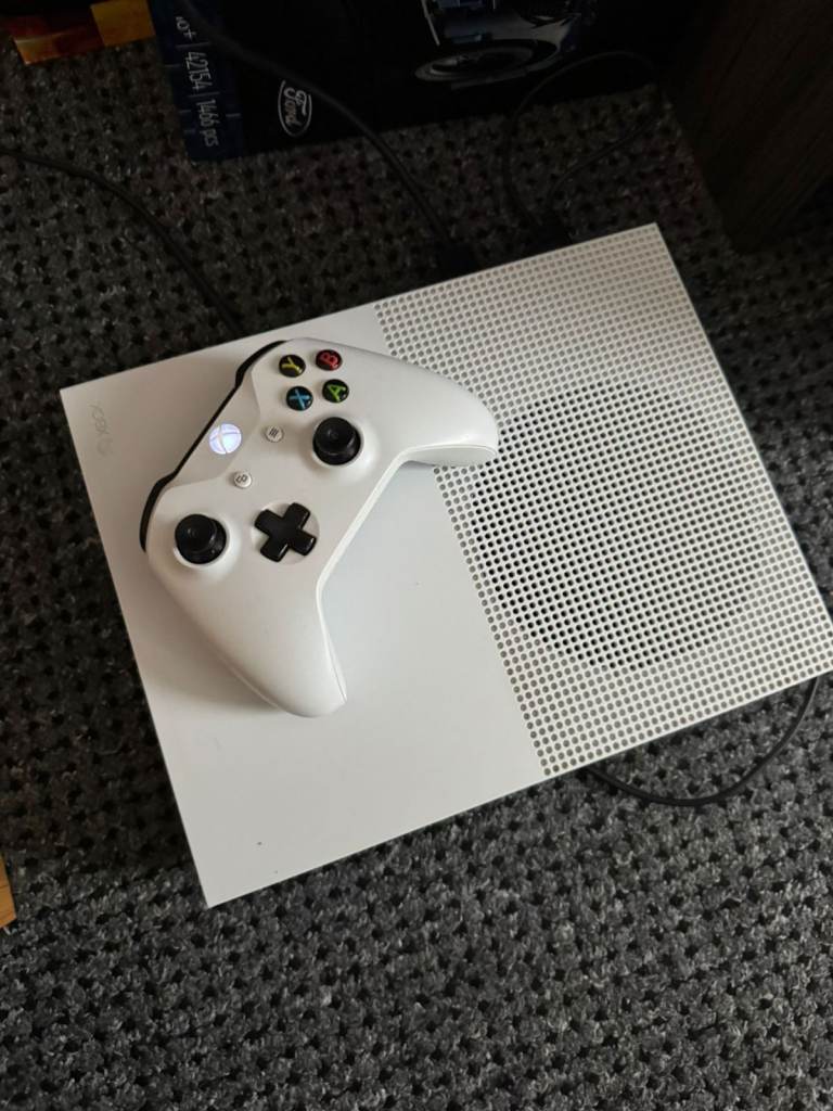 White Xbox One S Console with Controller - Good Condition