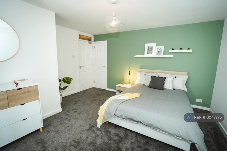 1 bedroom in Chiltern Gardens, Dawley, Telford, TF4 (#3047776)