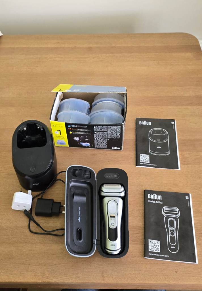BRAUN SERIES 9 PRO (9477cc) with Travel Charger Case & Cleaning Station