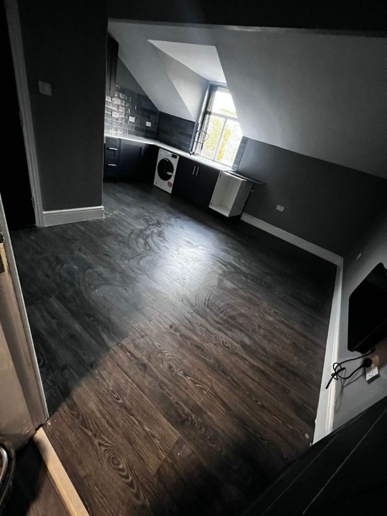 1 bed 1 bath studio Flat with separate kitchen and bathroom 