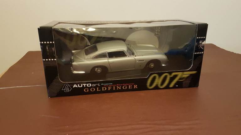 Boxed 007 model car 