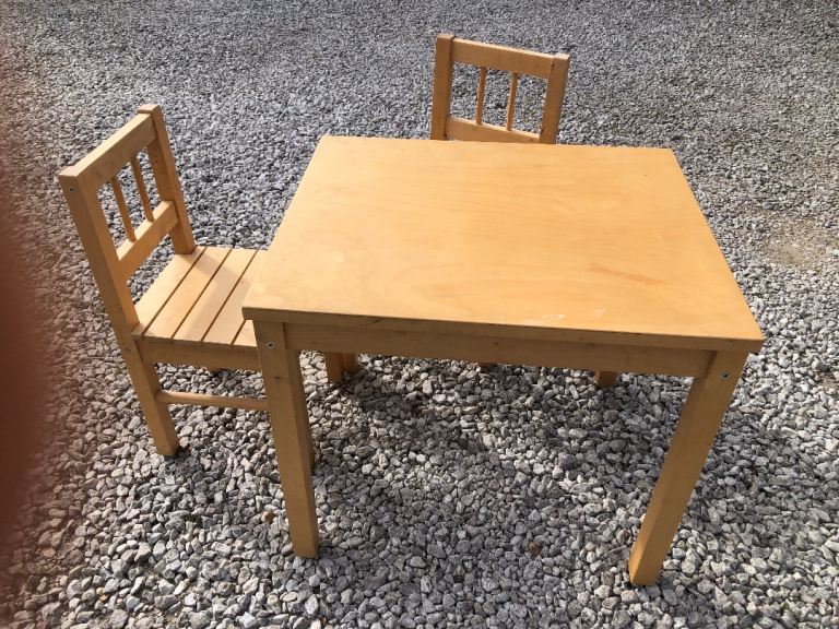 Chlld’s Table and two Chairs