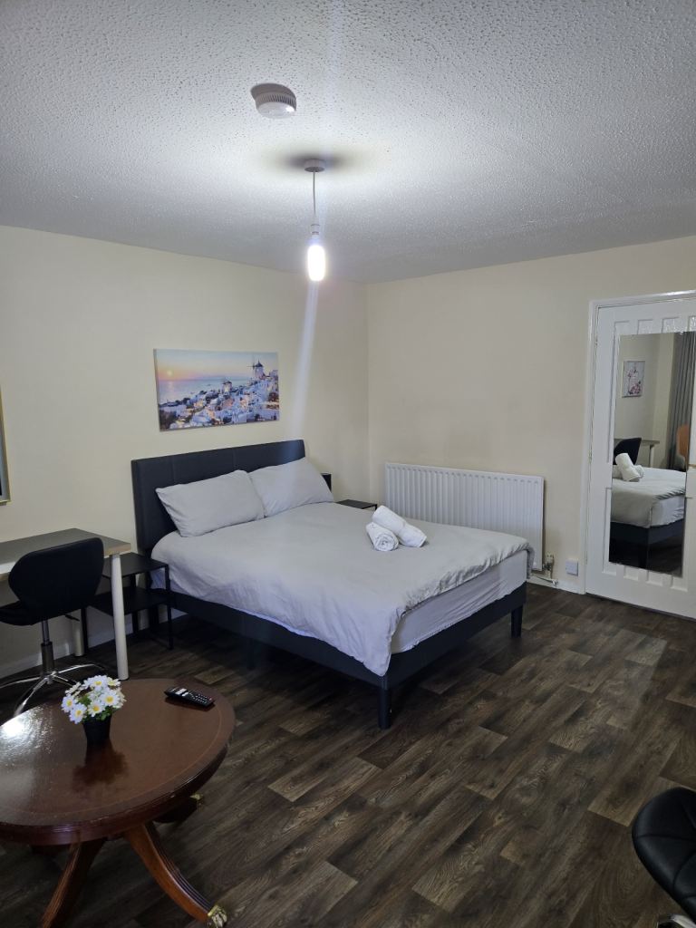 Spacious 3 Bed Furnished Home | Parking | Nottingham City Centre