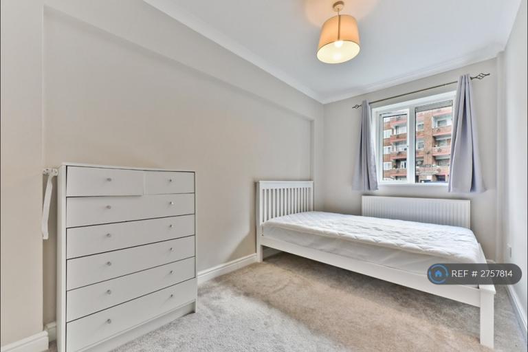 1 bedroom in Denmark Hill, London, SE5 (#2757814)