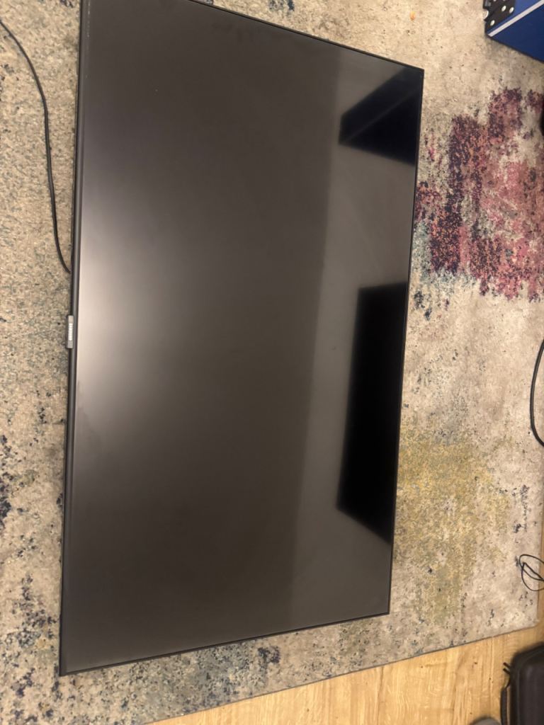 Samsung 43" 4K QLED Smart TV (QE43Q60TAU) with Wall Mount & 2 Remotes