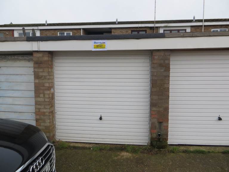 Reduced! SS14 ~ Lock up Garage ~ Rose Acre ~ Basildon ~ SS14 ~ Easy access ~ Newish roof & door ! 