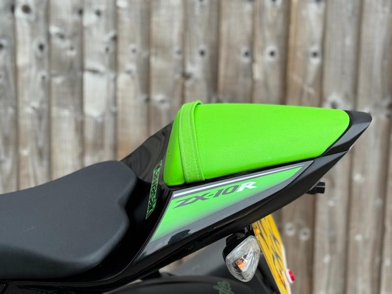 KAWASAKI NINJA ZX10R ANNIVERSARY EDITION 2011 (11) SUPER SPORT + 8,500 MILES 