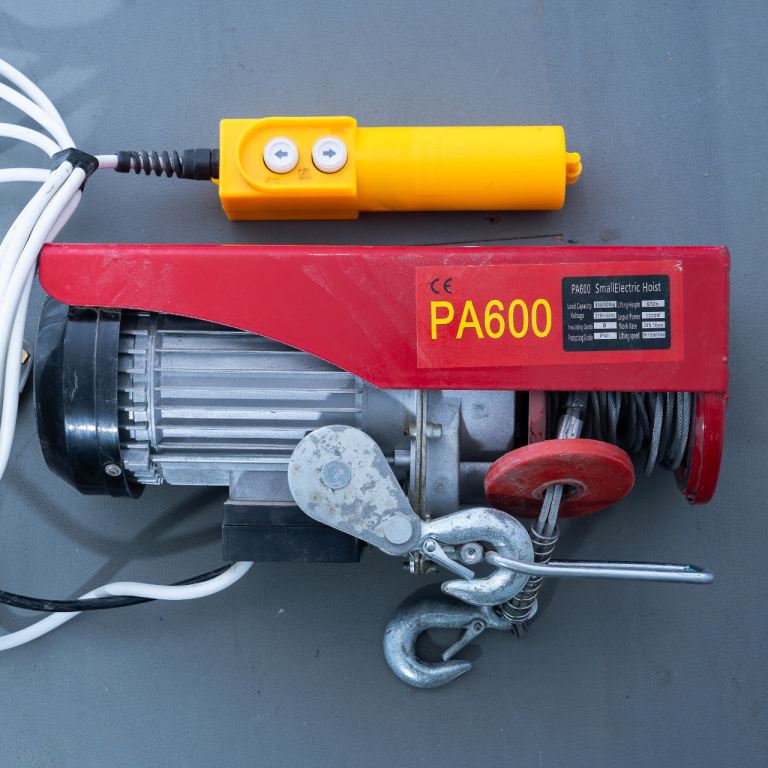Electric Hoist 240V 300/600kg Garage Workshop Winch Lift