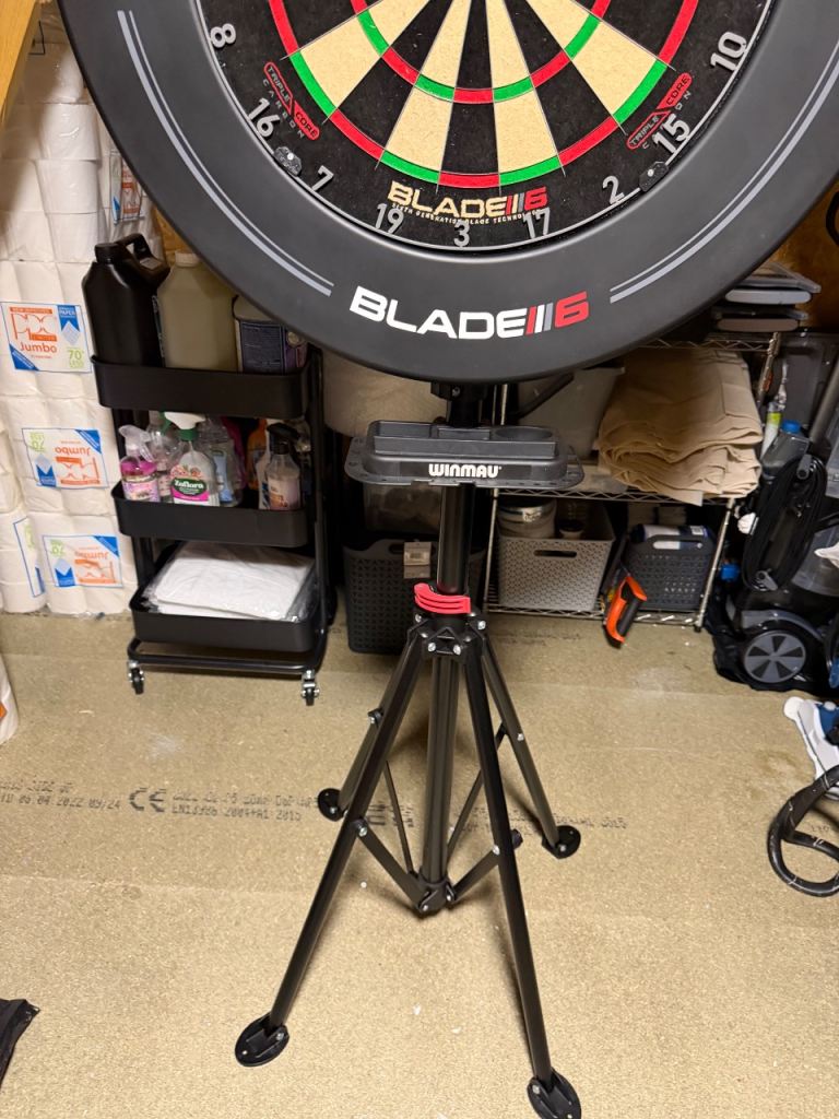 Winmau Blade 6 dartboard setup