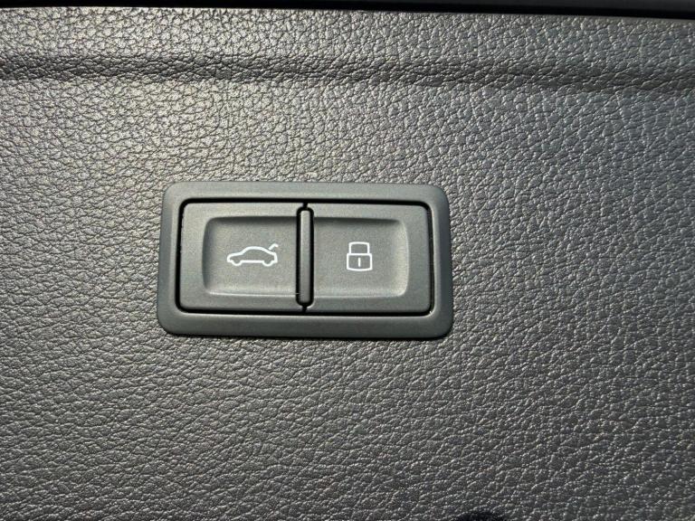 2017 Audi Q5 2.0 TDI S line SUV 5dr Diesel S Tronic quattro Euro 6 (s/s) (190 ps) ESTATE Diesel A...