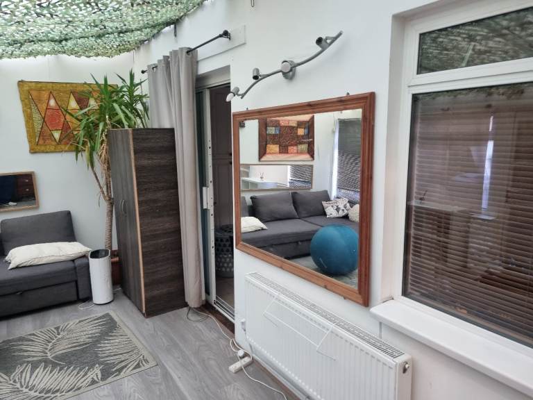 3 rooms to let in house with garden!