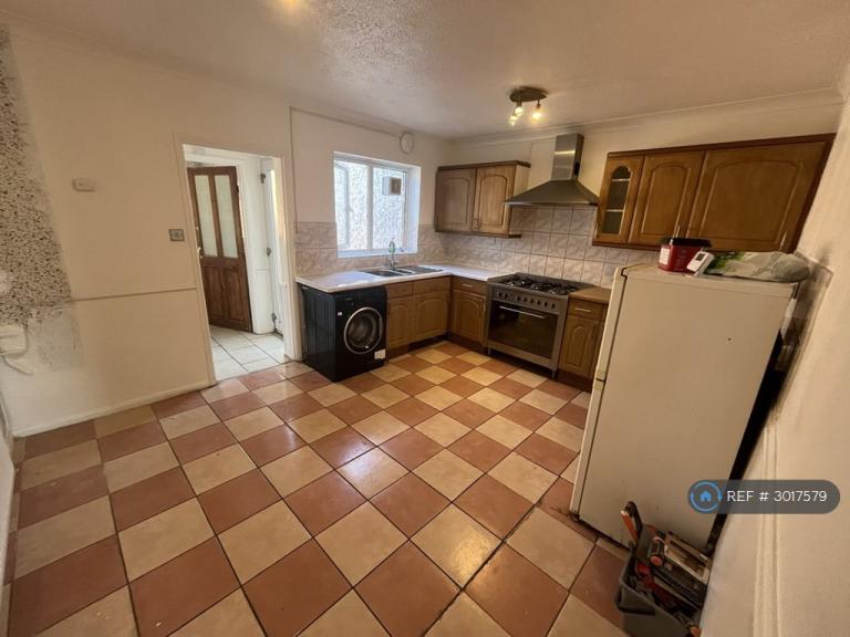 3 bedroom house in Mill Road, South Ockendon, RM15 (3 bed) (#3017579)