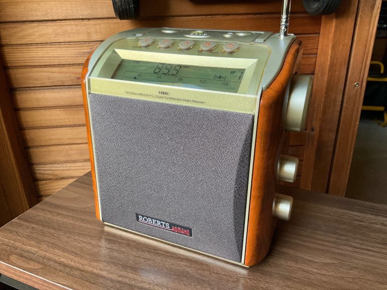 Roberts 3 band radio Romano R9943 