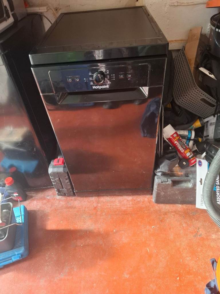 Hotpoint Black Dishwasher – Good Condition