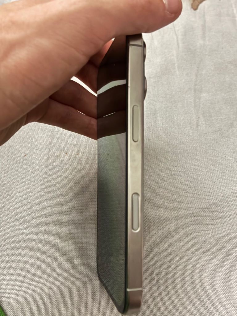 iPhone 16 pro natural titanium 