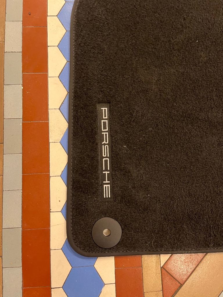 Genuine Porsche Macan Black Carpet Floor Mats – 72 plate – Used Once