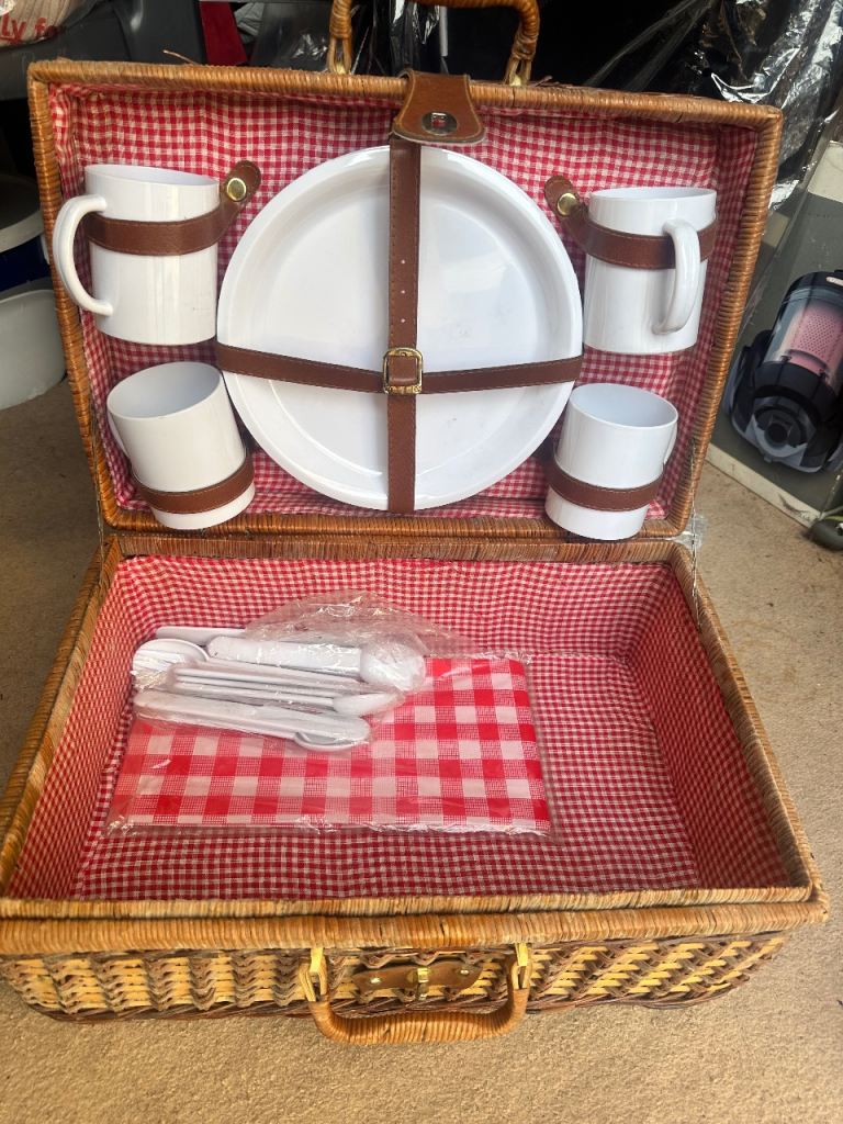 Wicker Picnic Hamper with Plates and Mugs – Good Condition