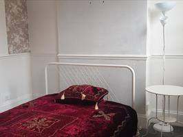 Master bedroom for rent for single  person