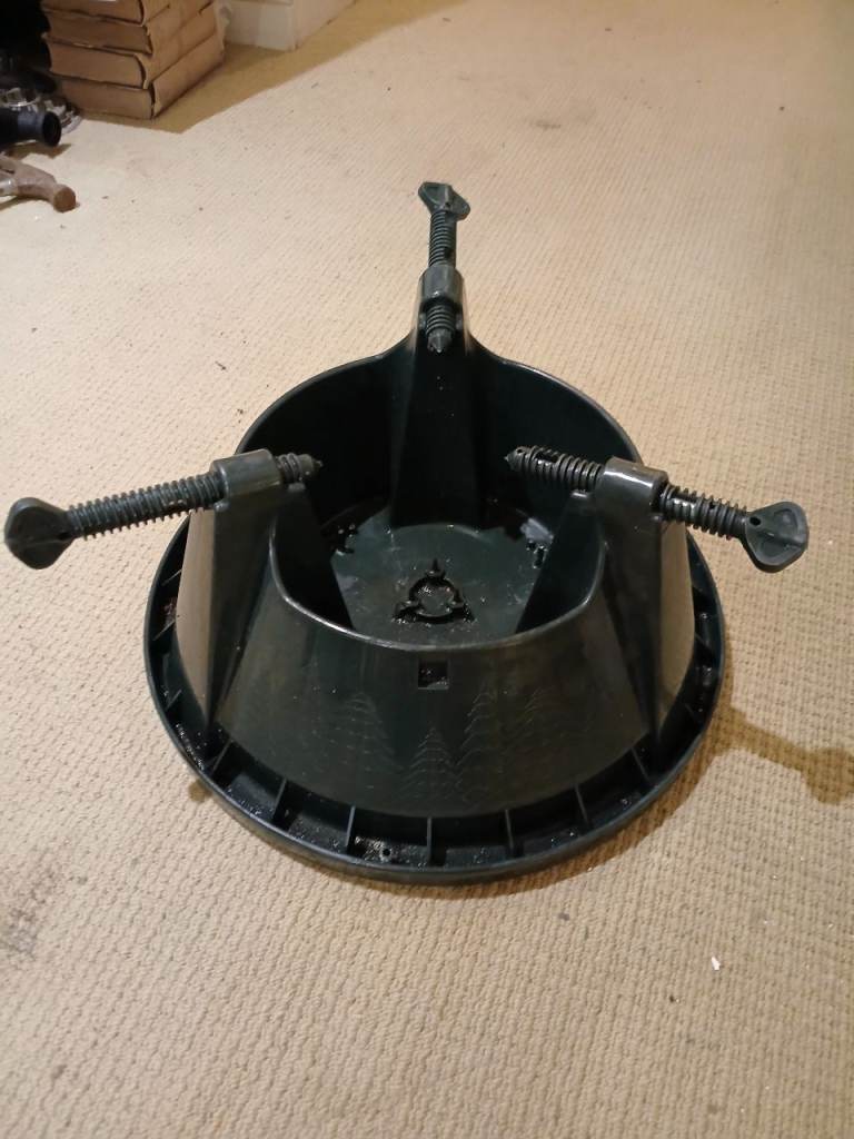 Real Christmas Tree Stand Upto 8ft Water Bowl 1.2 Ltr Sturdy 3 Screw Holds