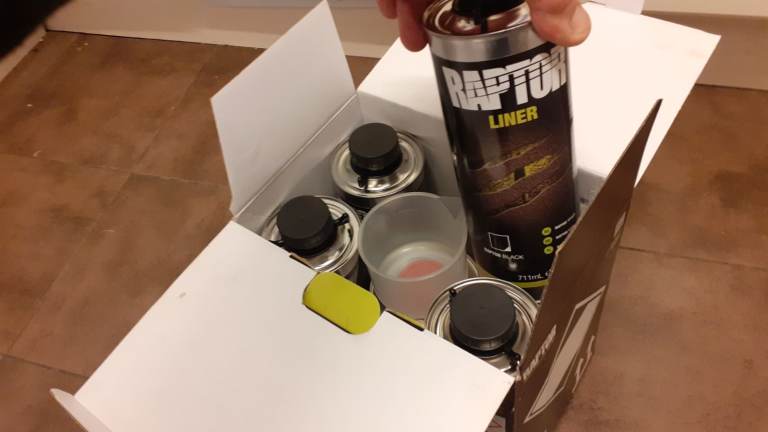 Raptor paint Kit. Plus underbodygun