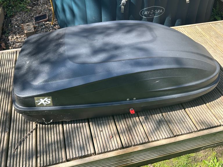 Roof box