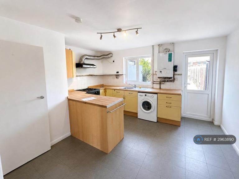 4 bedroom house in Aplin Way, Isleworth, TW7 (4 bed) (#2963890)