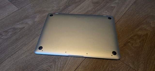 Macbook Retina Gold 2015 - 2016 a1532 laptop with Logic Pro X