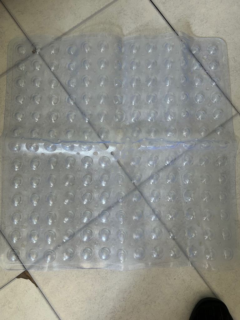 Clear Anti-Slip Bath/Shower Mat – Good Condition
