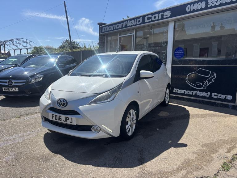 TOYOTA AYGO 1.0 VVT-i x-pure White Manual Petrol 2016