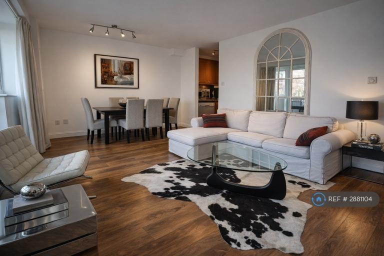 2 bedroom flat in Goulden House, London, SW11 (2 bed) (#2881104)