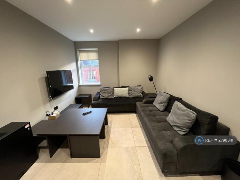 2 bedroom flat in Trafalgar House, Leeds, LS1 (2 bed) (#2798341)
