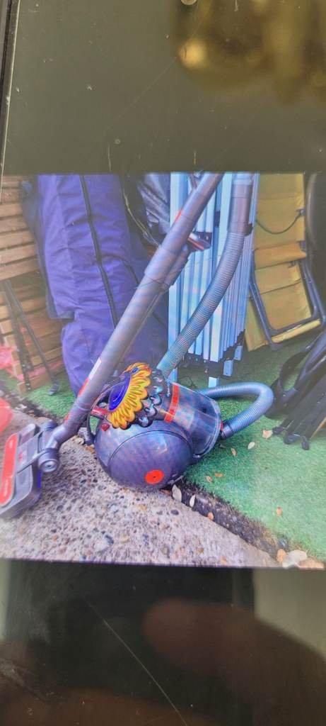 Dyson Cylinder Vacuum Cleaner – Purple/Red excellent  Condition and fully working