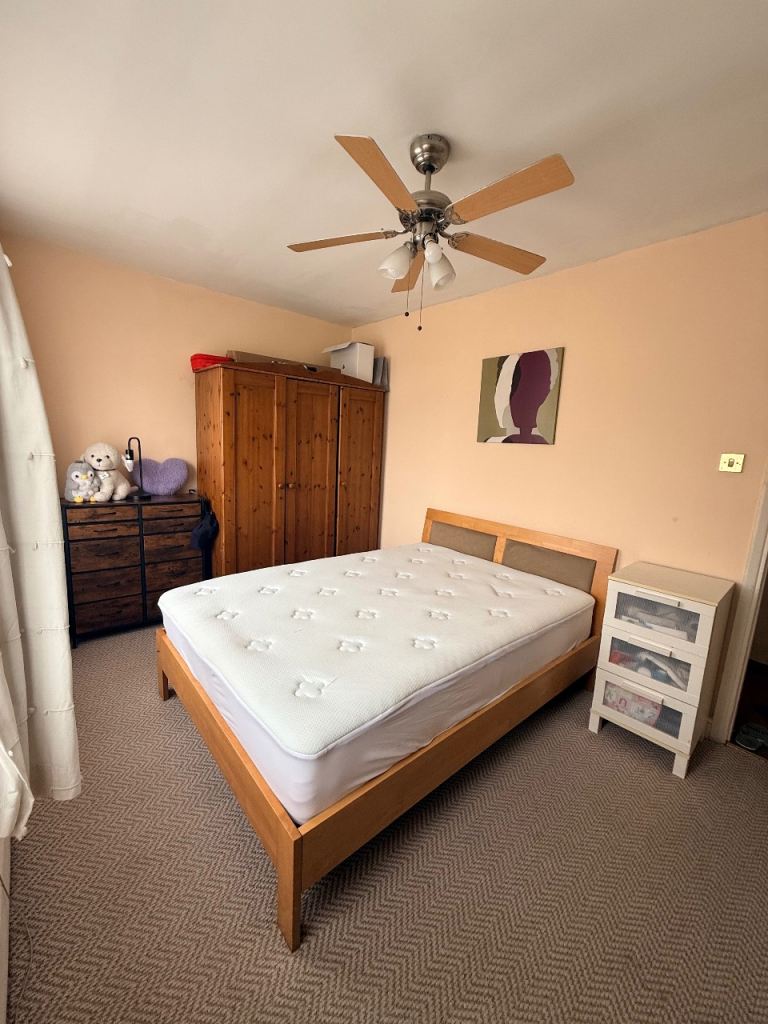 Master bedroom for rent 