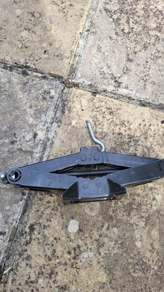 car scissor jack 