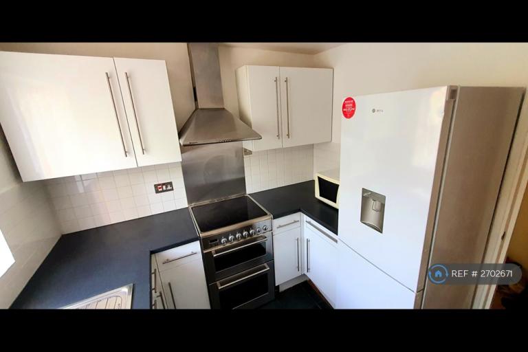 1 bedroom flat in Heddington Grove, London, N7 (1 bed) (#2702671)