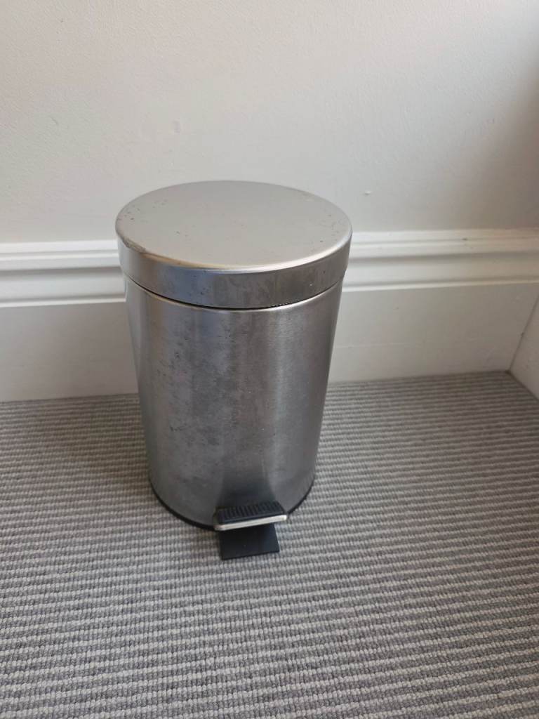 Small bathroom bin