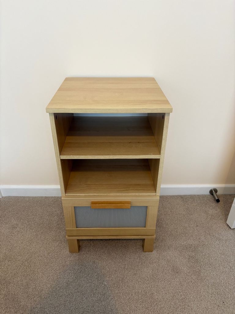 Oak Effect Bedside Table / Storage Cabinet – Excellent Condition