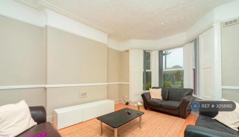 1 bedroom in Moss Lane East, Manchester, M14 (#3058912)
