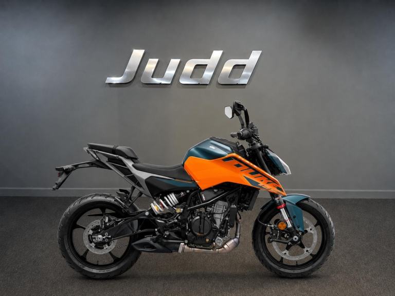 2025 KTM 125 DUKE