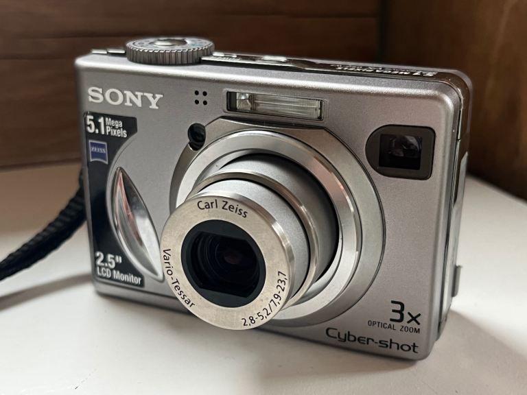 Sony Cyber-shot DSC-W5 5.1MP Digital Camera – Carl Zeiss Lens – Vintage
