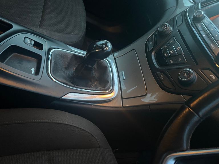 Vauxhall, INSIGNIA, Hatchback, 2015, Manual, 1956 (cc), 5 doors