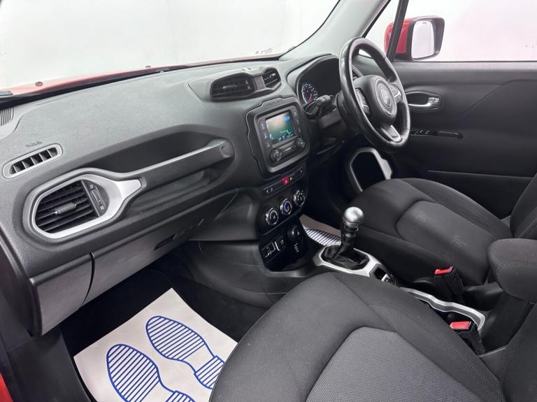 2016 Jeep Renegade 2.0 Multijet Limited 5dr 4WD - FULL LEATHER - REAR SENSORS - FSH ESTATE Diesel...