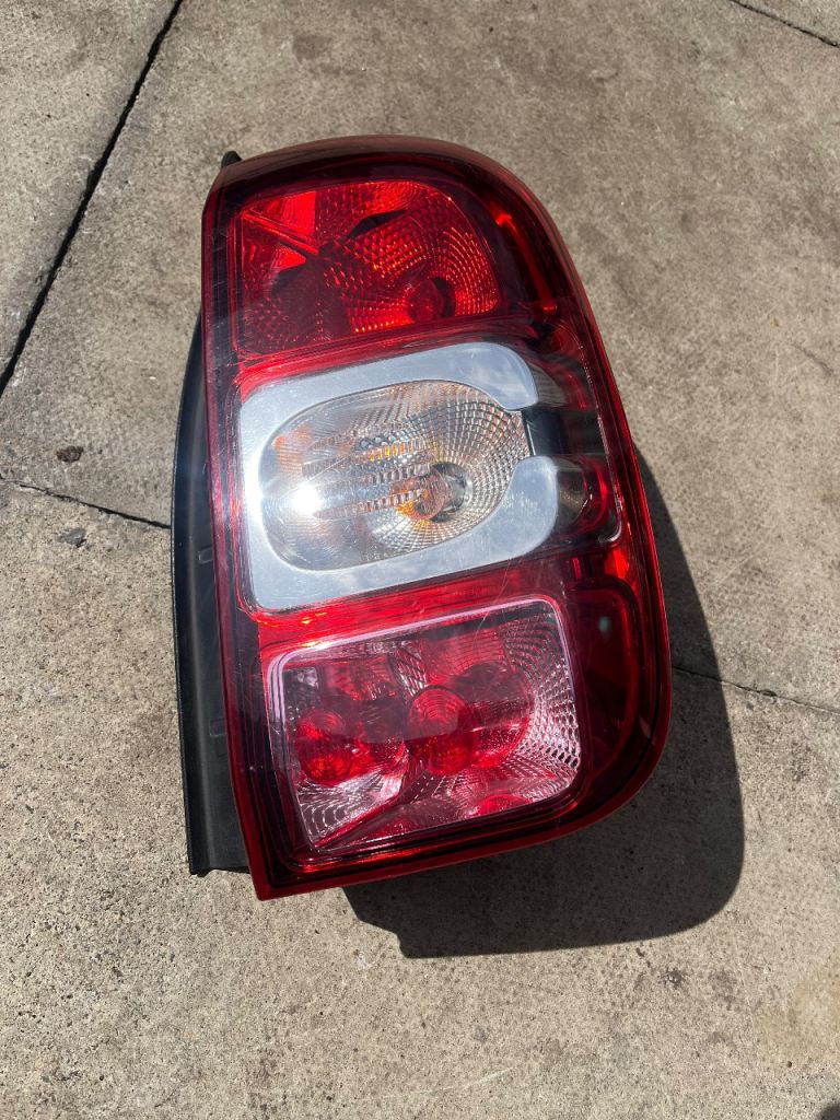 Dacia Duster 67 plate, os rear light